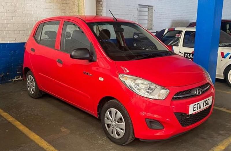 Used Hyundai i10 69 HP (50 kW) 2011 Red Hatchback