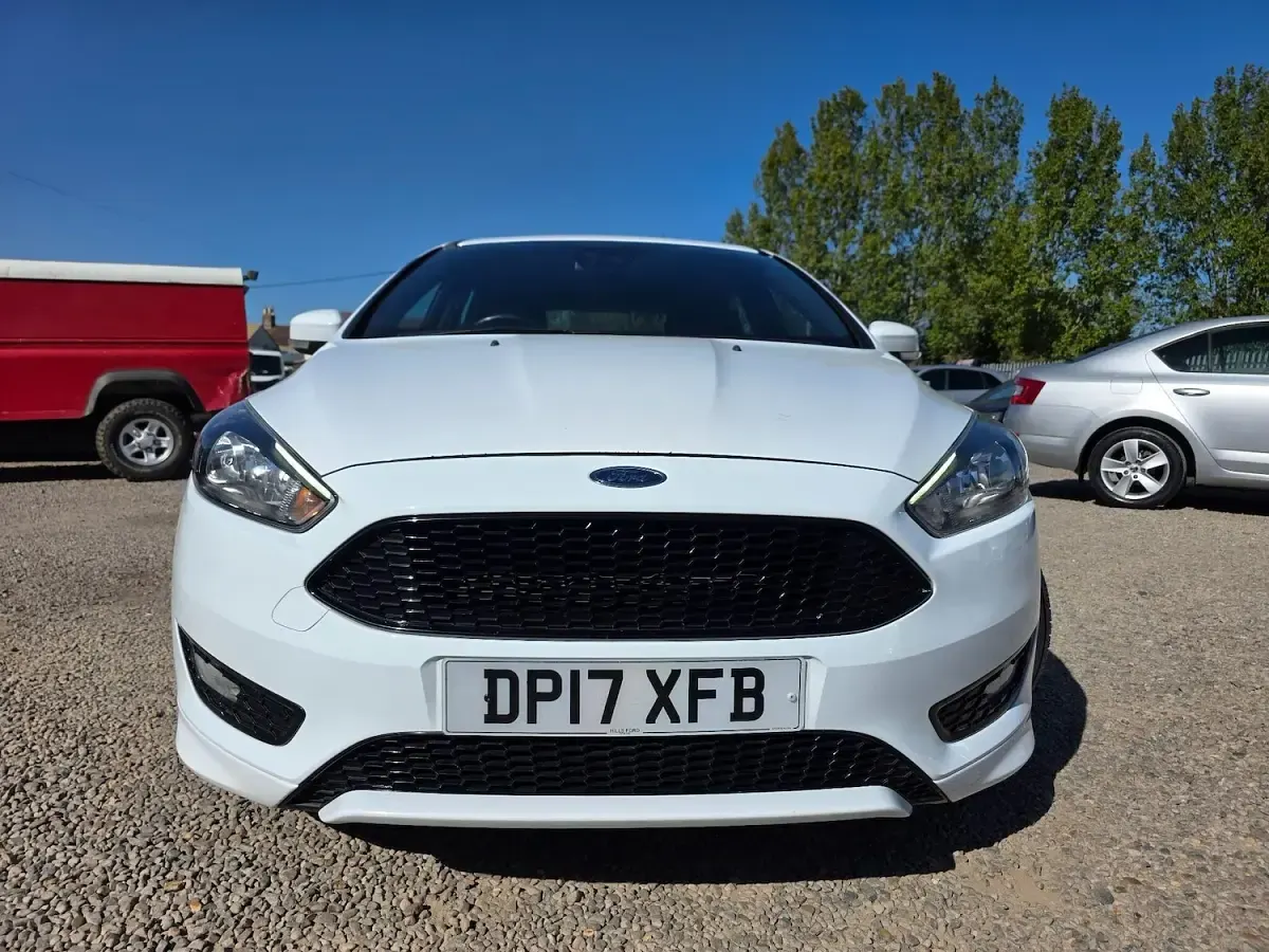 Used Ford Focus ST-Line 120 HP (88 kW) 2017 White Hatchback