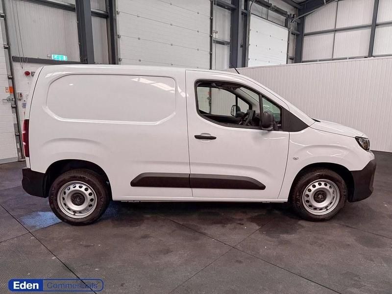 New Vauxhall Combo S 2025 White Van