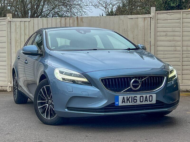 Used Volvo V40 Momentum 152 HP (111 kW) 2016 Blue Hatchback