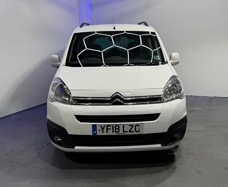 Begagnad Citroën Berlingo Feel 100 HK (73 kW) 2018 Vit Minibuss