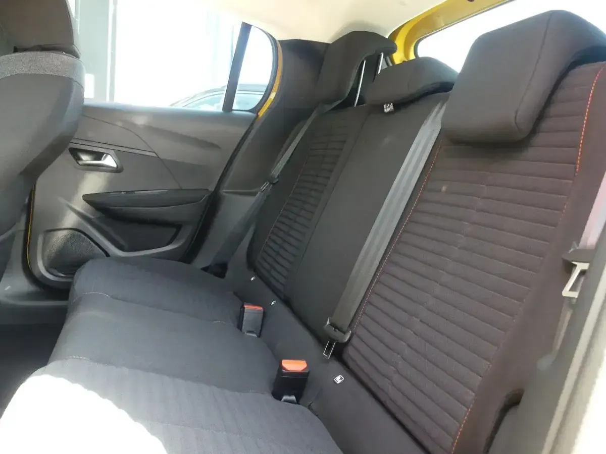 Used Peugeot 208 Active+ 99 HP (72 kW) 2023 Yellow Hatchback