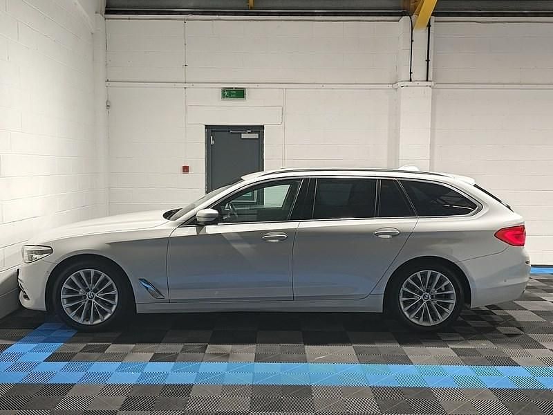 Used BMW 520 Luxury Line 231 HP (169 kW) 2025 White Estate