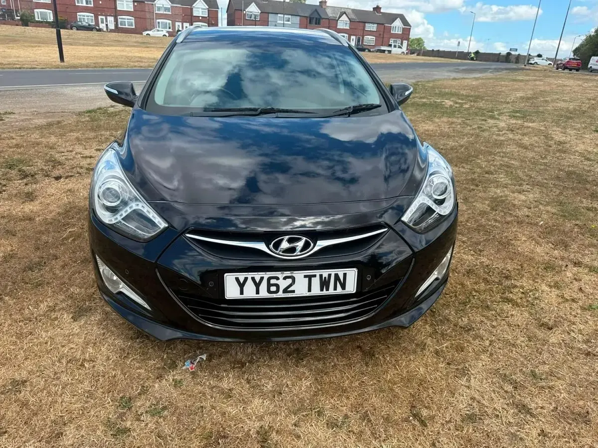 Used Hyundai i40 Style 136 HP (100 kW) 2012 Black Estate
