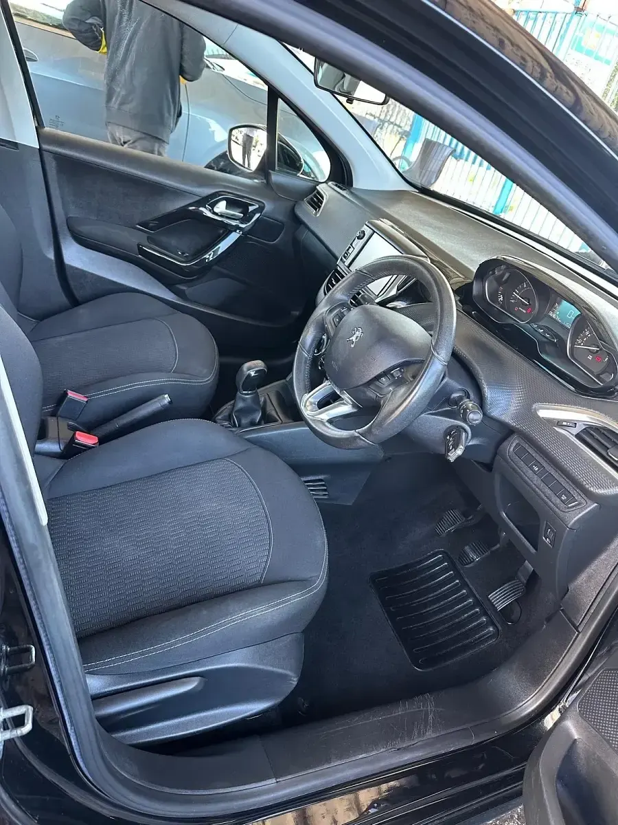 Gebraucht Peugeot 208 Active 2019 Schwarz Kleinwagen