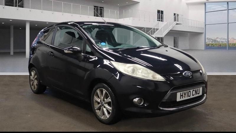 Usado Ford Fiesta Zetec 82 HP (60 kW) 2010 Preto Citadino