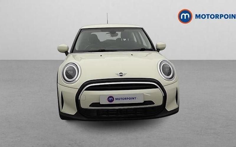 Used Mini ONE Classic 102 HP (75 kW) 2022 White Hatchback