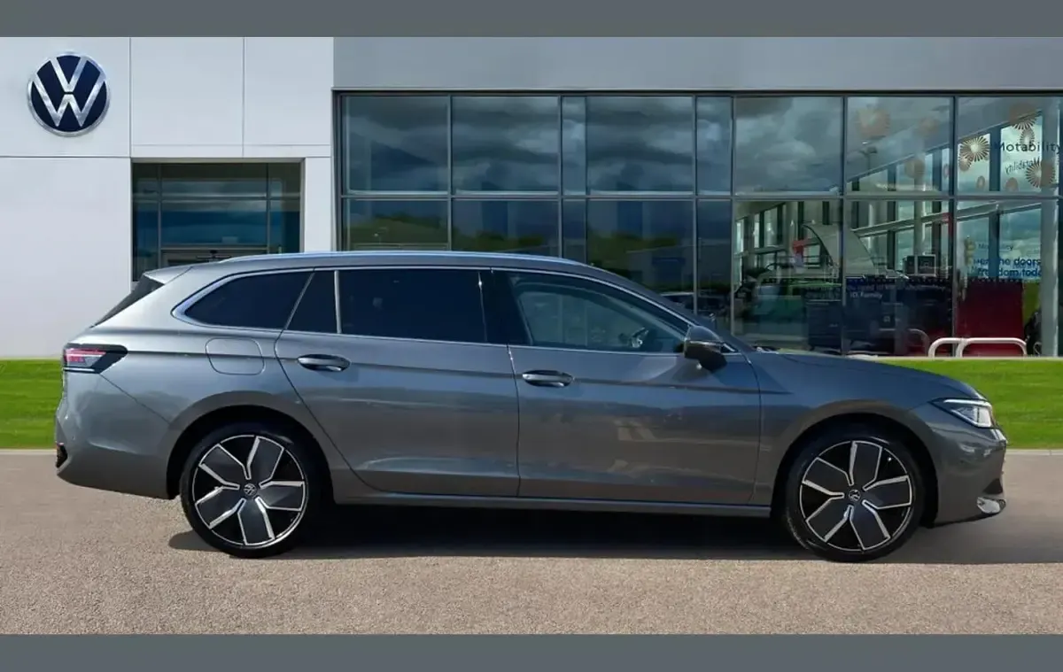 Used VW Passat Elegance 147 HP (108 kW) 2026 Grey Estate
