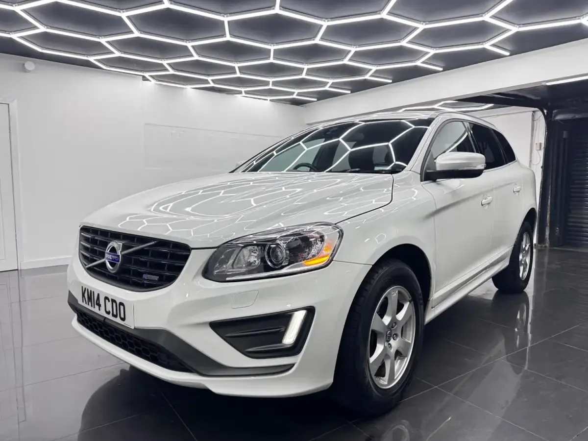 Second-hand Volvo XC60 R-Design 215 CP (158 kW) 2014 Alb SUV