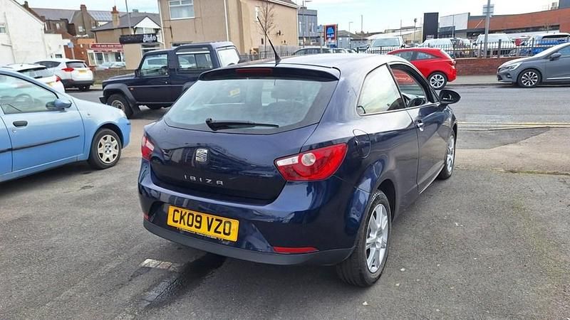 Begagnad Seat Ibiza SE 85 HK (62 kW) 2009 Blå Halvkombi