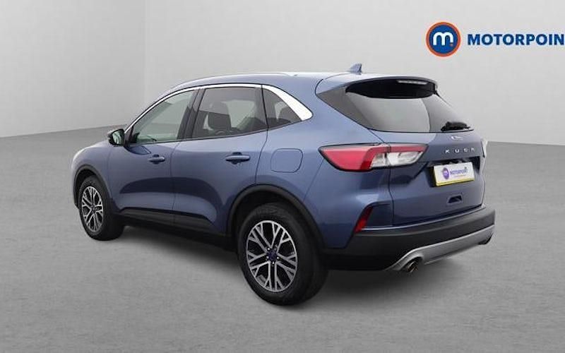Usado Ford Kuga Titanium 150 HP (110 kW) 2023 Azul SUV