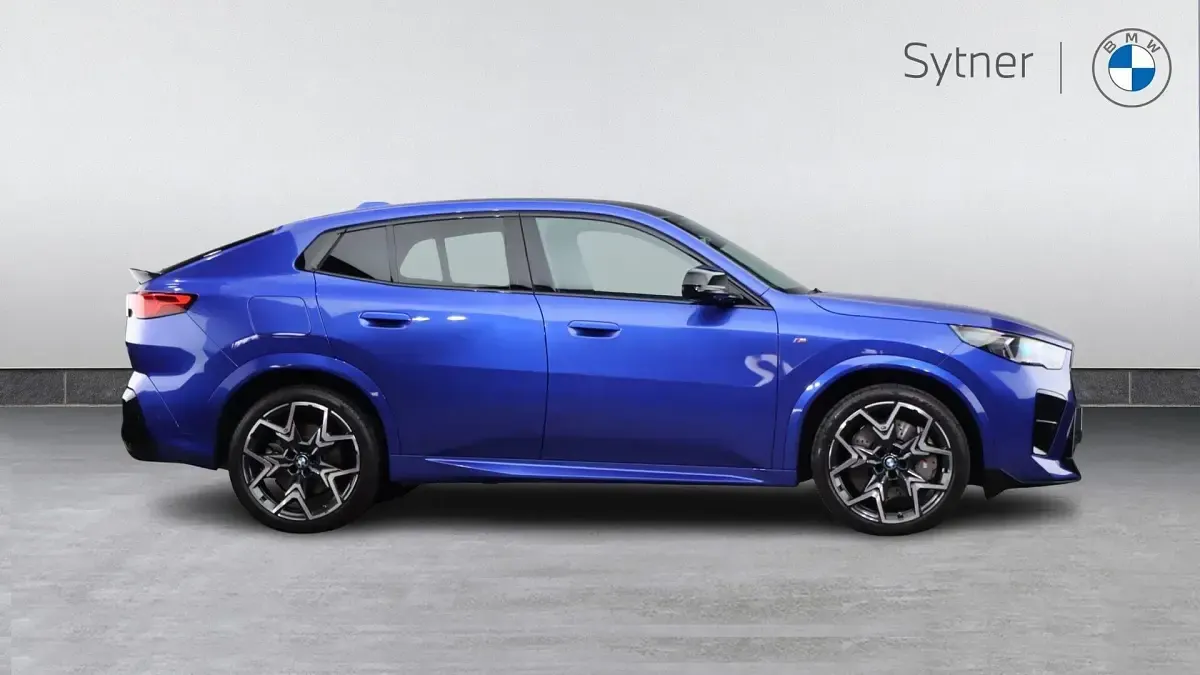 Begagnad BMW X2 Comfort Edition 296 HK (217 kW) 2025 Blå SUV
