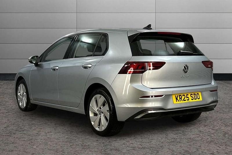 Second-hand VW Golf VIII Style 150 CP (110 kW) 2025 Argintiu Hatchback