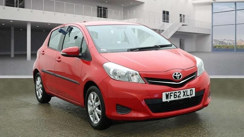 Used Toyota Yaris 101 HP (74 kW) 2012 Red Hatchback