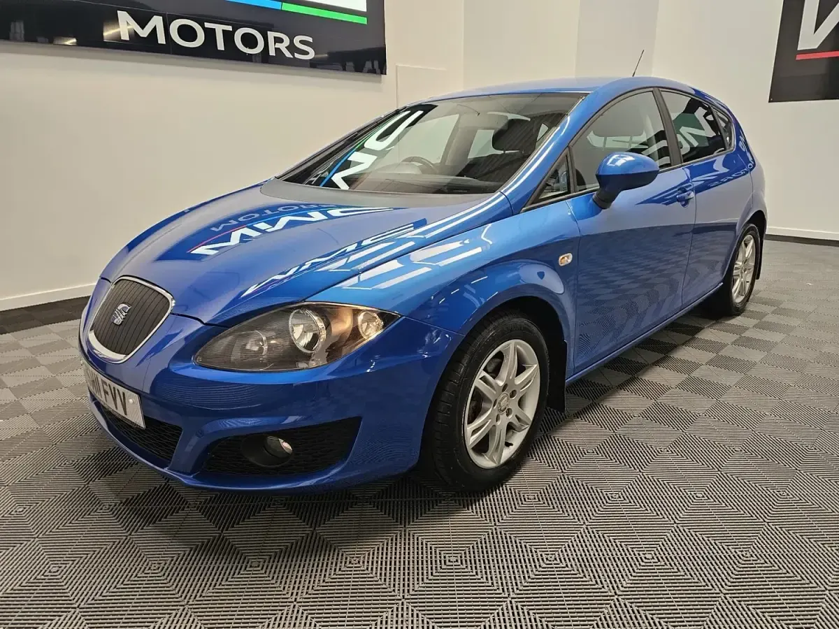 Used Seat Leon Ecomotive 105 HP (77 kW) 2011 Blue Hatchback