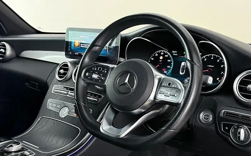 Used Mercedes C200 AMG Line Premium 184 HP (135 kW) 2020 White Cabriolet