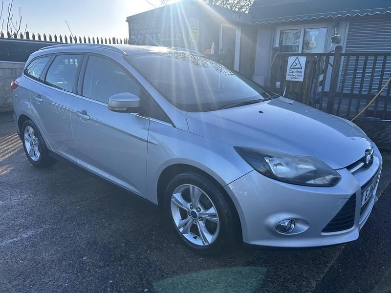 Used Ford Focus Zetec 125 HP (91 kW) 2014 Silver Estate