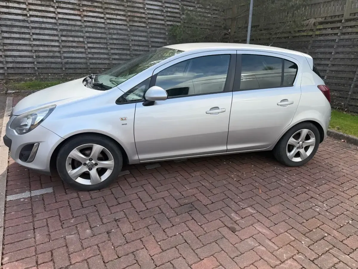 Second-hand Vauxhall Corsa 2014 Argintiu Hatchback