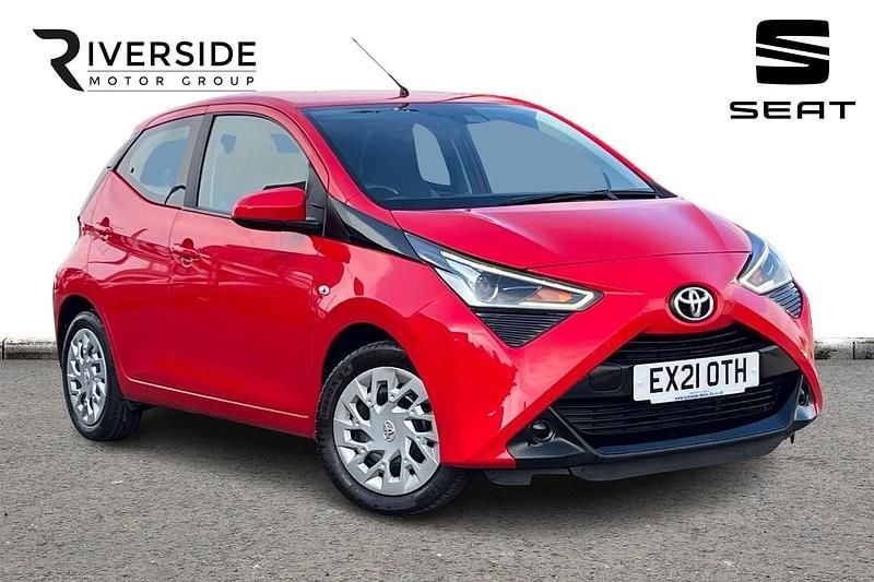 Used Toyota Aygo X-play 72 HP (52 kW) 2021 Red Hatchback
