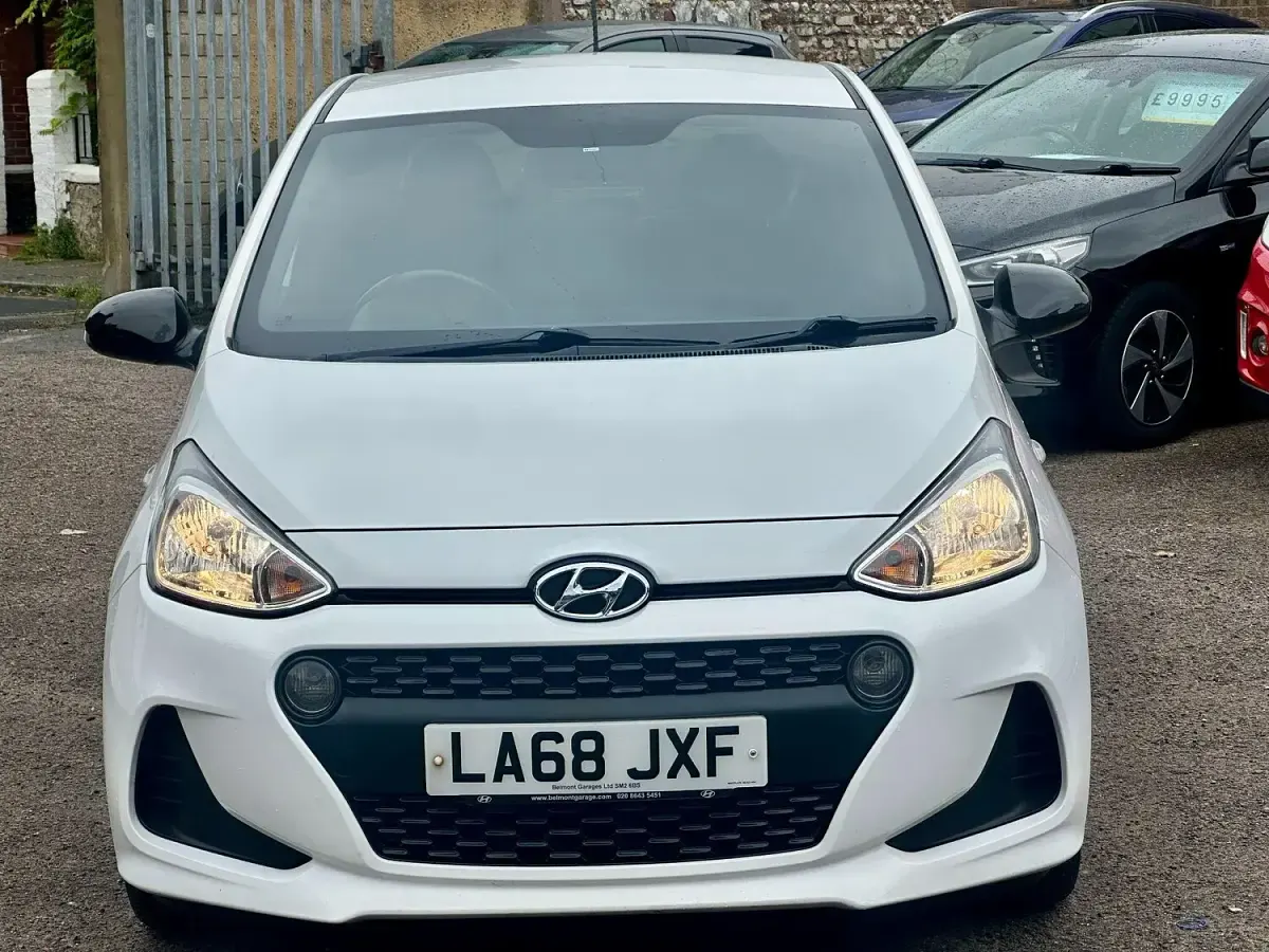 Used Hyundai i10 GO! 66 HP (48 kW) 2019 White Hatchback