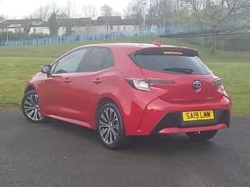 Used Toyota Corolla Design 122 HP (89 kW) 2019 Red Hatchback