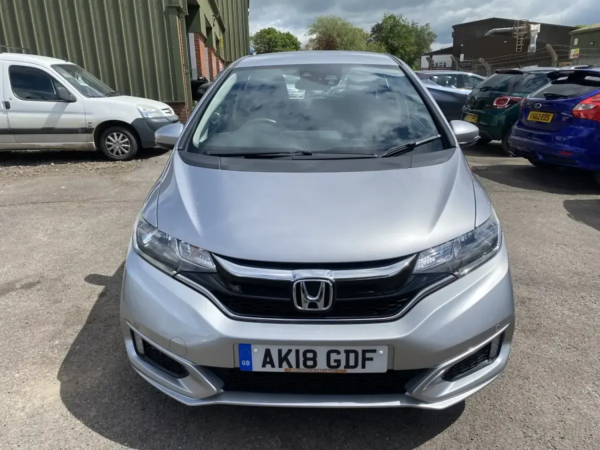 Używany Honda Jazz SE 102 KM (75 kW) 2018 Srebrny Hatchback