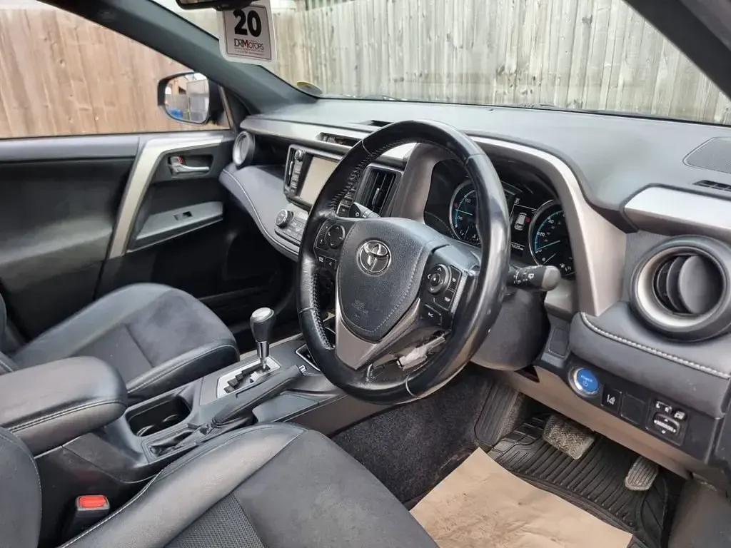 Begagnad Toyota RAV4 Design 197 HK (144 kW) 2018 Blå SUV