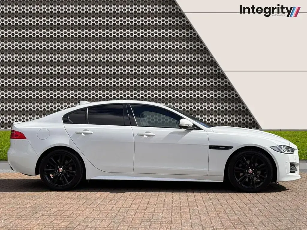 Used Jaguar XE R-Sport 250 HP (183 kW) 2018 White Sedan