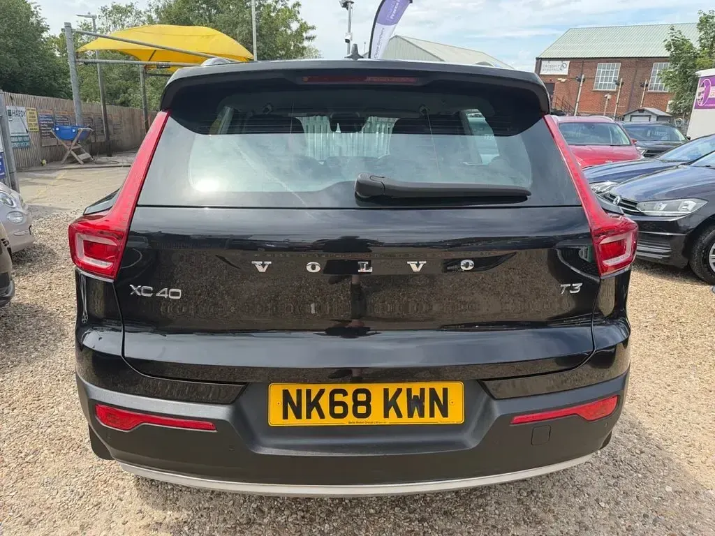 Used Volvo XC40 Momentum 156 HP (114 kW) 2018 Black SUV