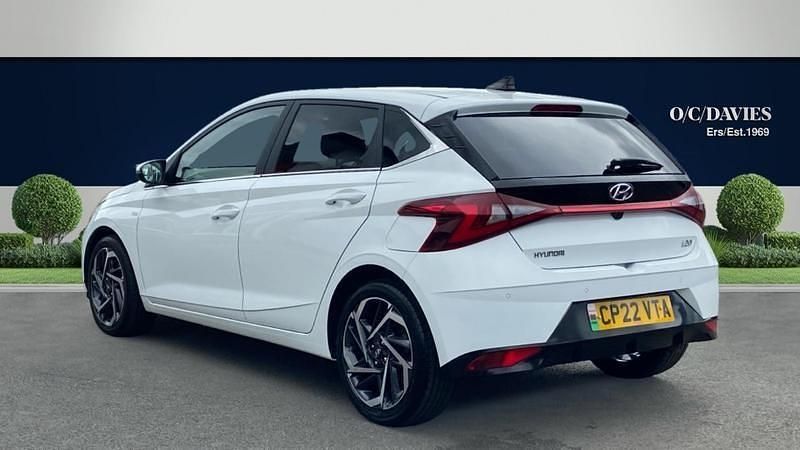 Used Hyundai i20 Premium 100 HP (73 kW) 2022 White Hatchback