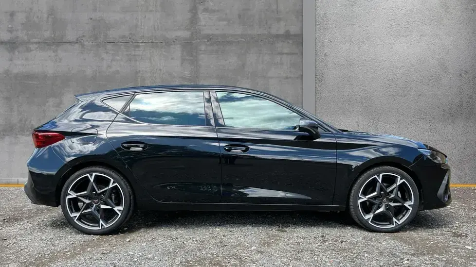 Used Cupra Leon 150 HP (110 kW) 2025 Midnight black