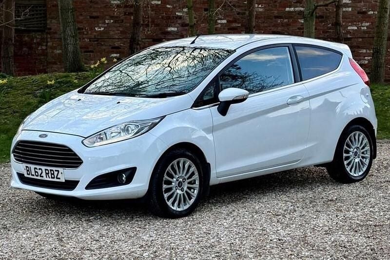 Used Ford Fiesta Titanium 2012 White Hatchback