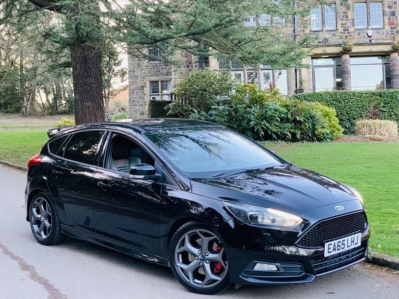 Used Ford Focus ST 185 HP (136 kW) 2015 Black Hatchback