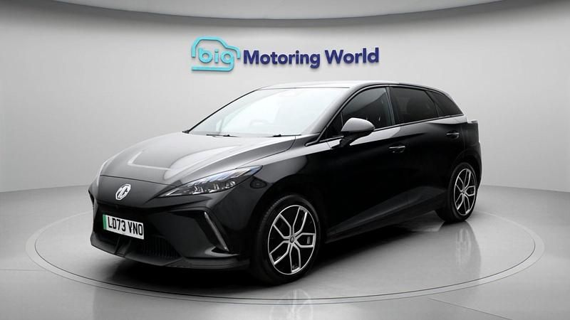 Begagnad MG MG4 EV Trophy 319 kW (435 HK) 2023 Svart Halvkombi