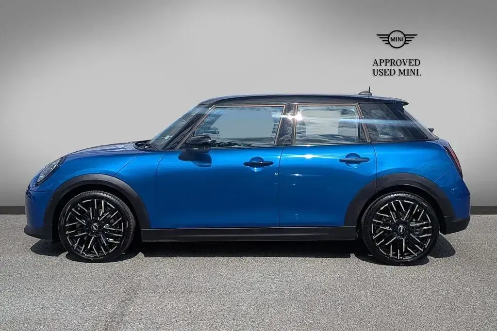 Used Mini Cooper Hatch 113 kW (154 HP) 2026 Blue Hatchback
