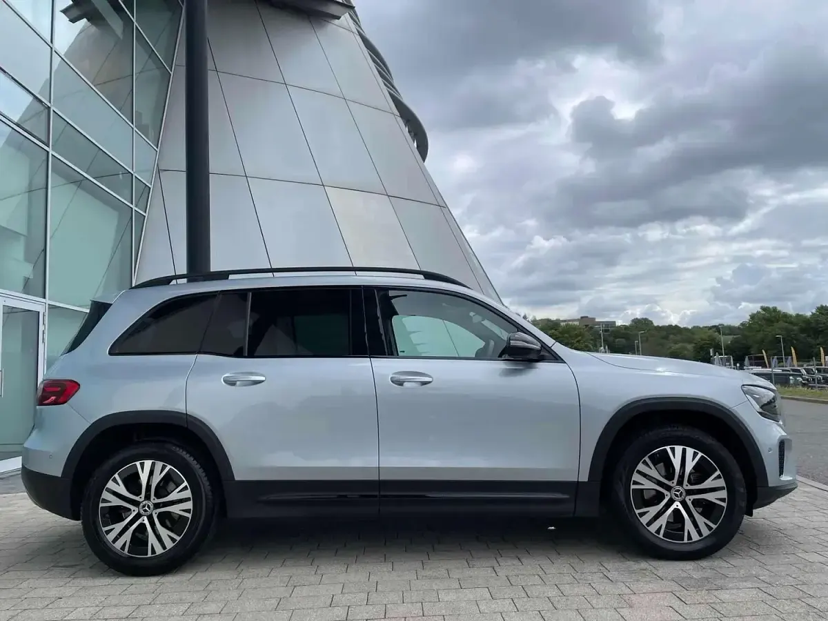 Used Mercedes GLB200 Executive 163 HP (119 kW) 2025 Silver SUV