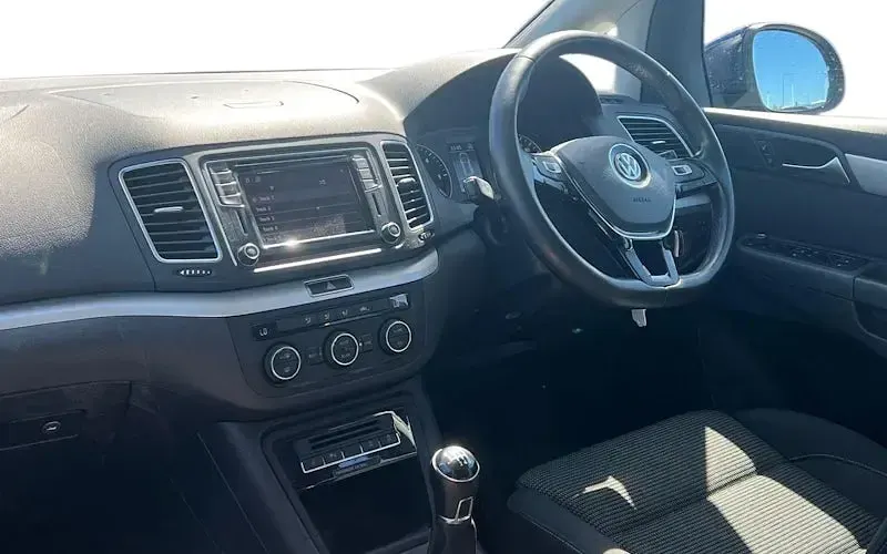 Usado VW Sharan SE 150 HP (110 kW) 2019 Azul Monovolume