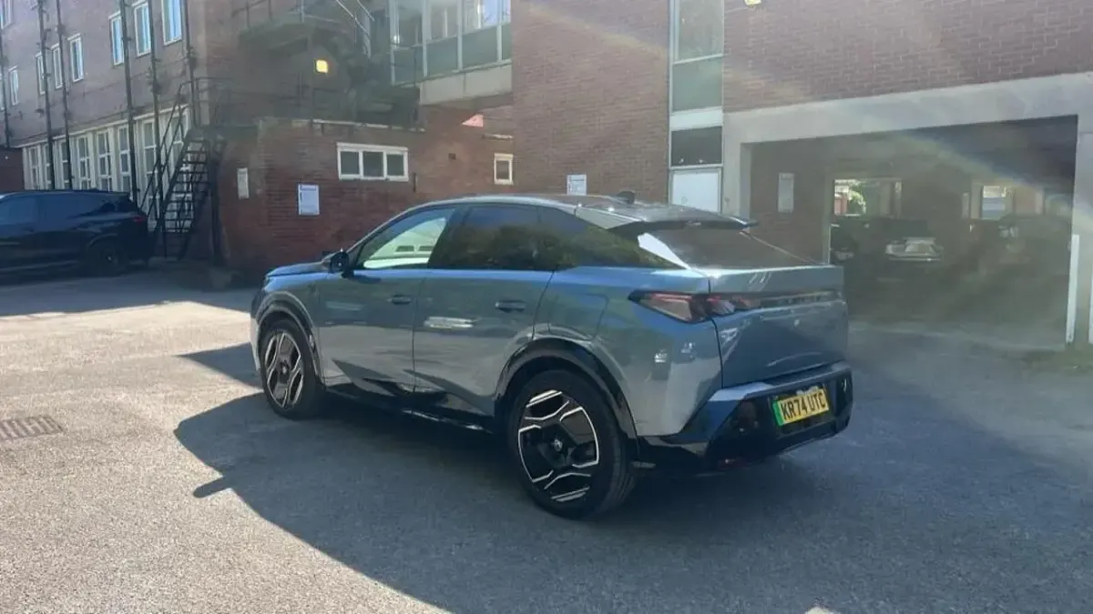 Occasion Peugeot e-3008 GT 152 kW (207 ch) 2024 Bleue SUV