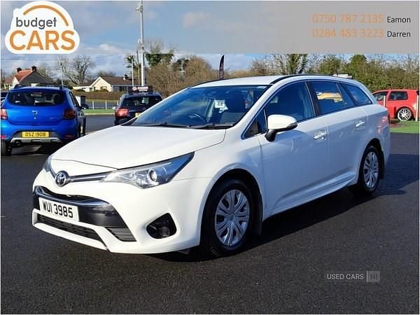 Used Toyota Avensis Active 112 HP (82 kW) 2016 White Estate