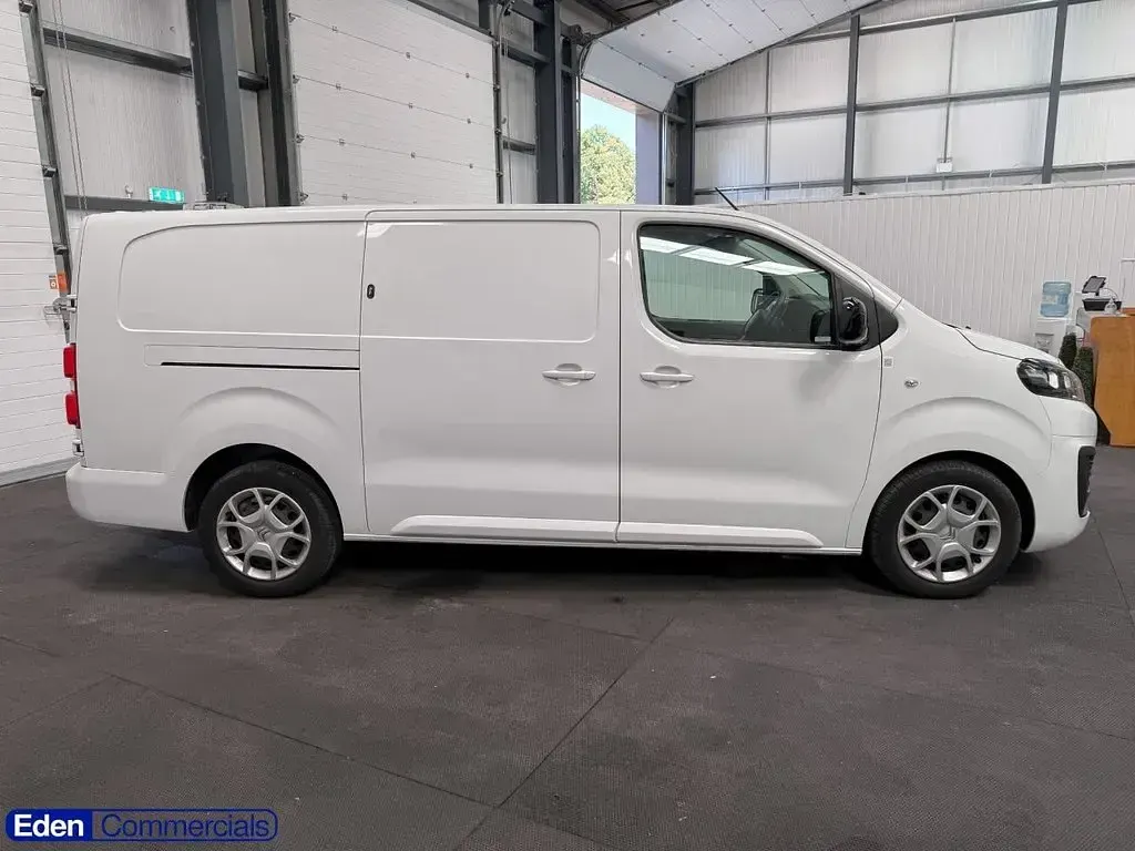 Used Citroën Dispatch 101 HP (74 kW) 2024 White MPV