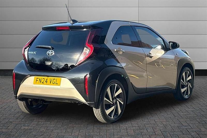 Used Toyota Aygo X 72 HP (52 kW) 2024 Ginger beige with black SUV