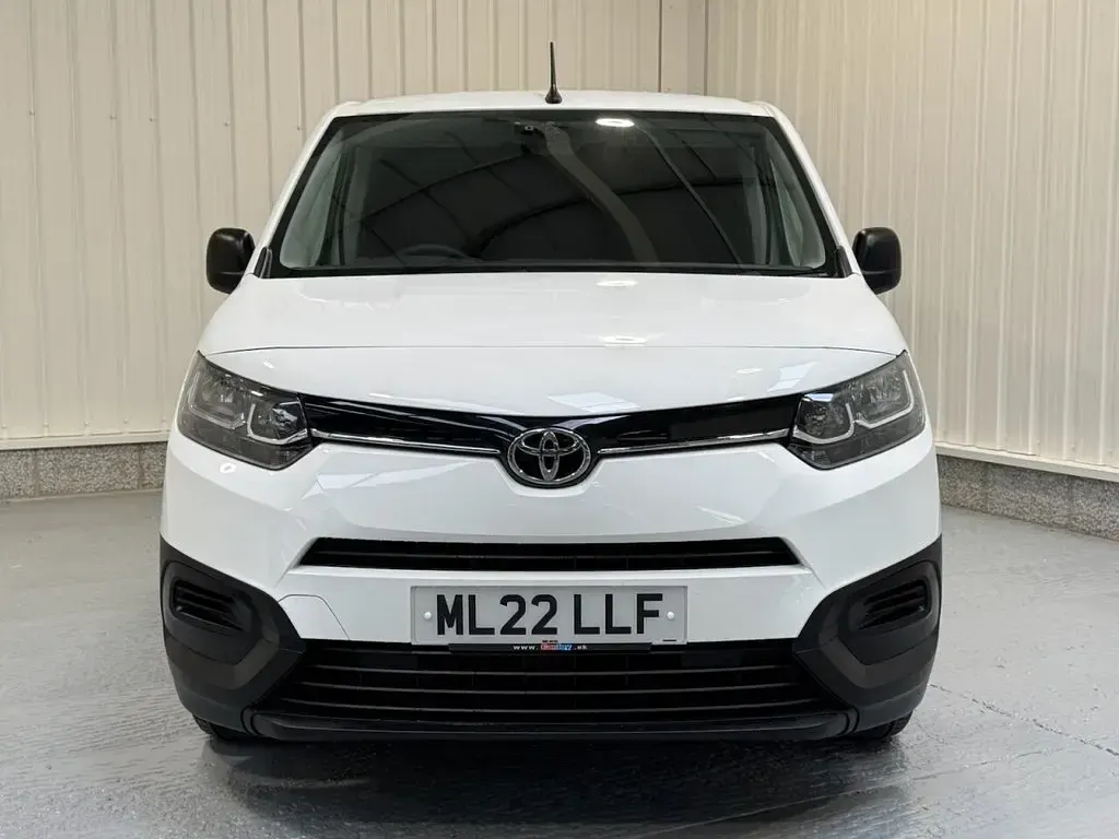 Used Toyota Proace Active 100 HP (73 kW) 2022 White MPV
