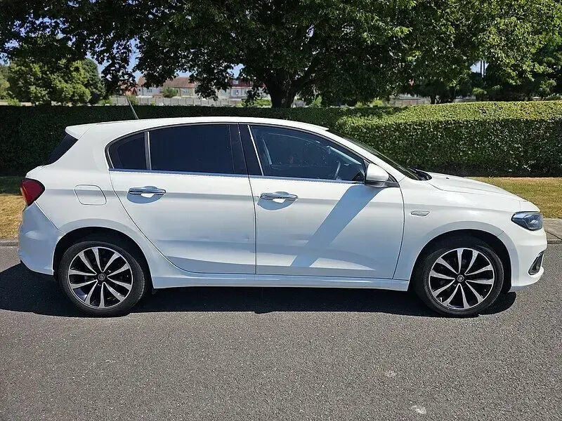 Used Fiat Tipo Lounge 2017 White Hatchback