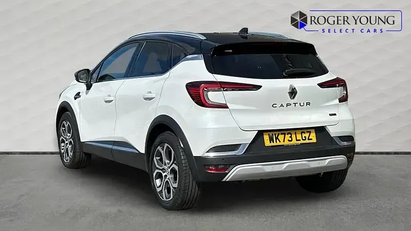 Used Renault Captur Techno 142 HP (104 kW) 2023 White/black SUV