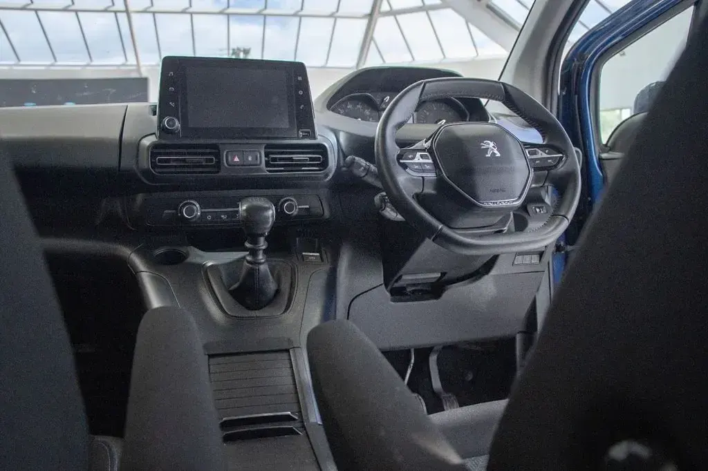 Begagnad Peugeot Rifter Allure Premium 2021 Blå Minibuss