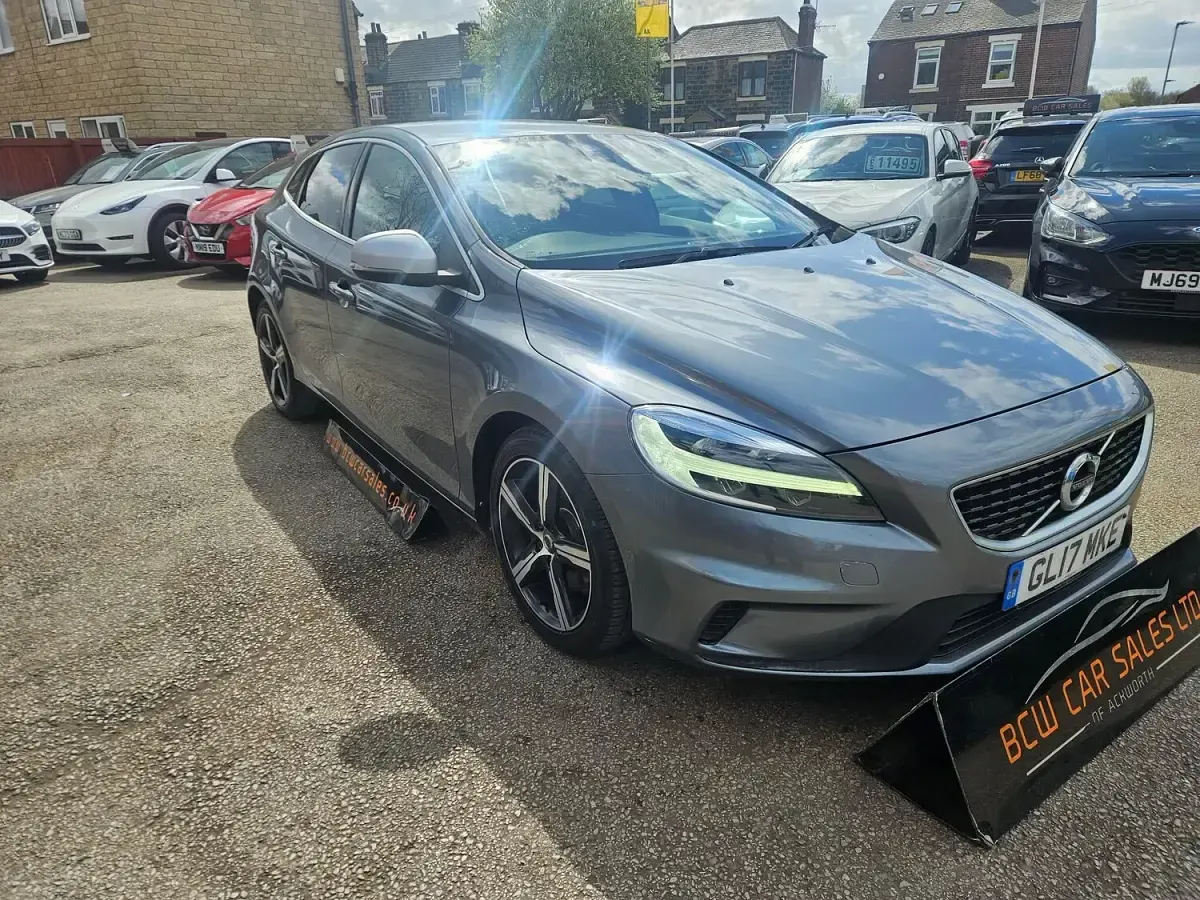 Used Volvo V40 R-Design 152 HP (111 kW) 2017 Grey Hatchback