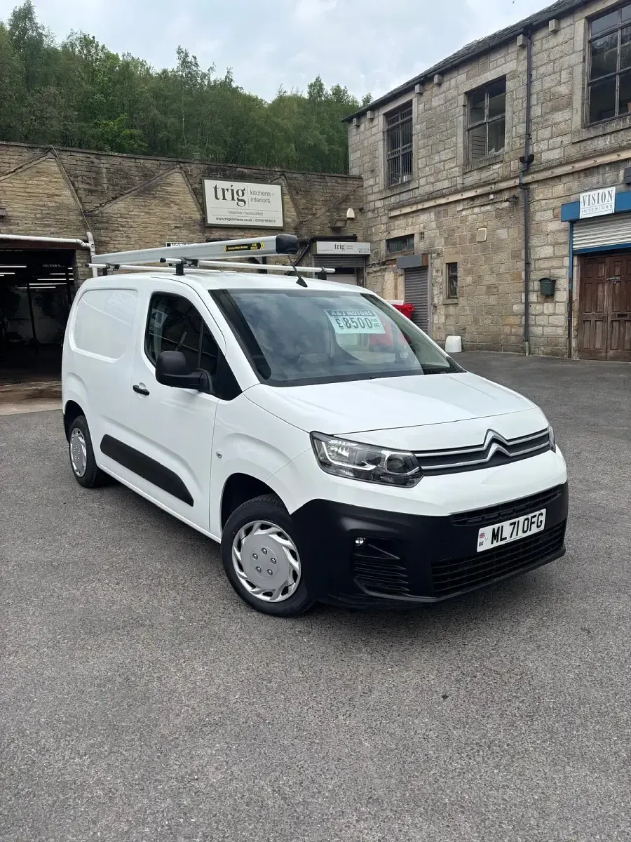 Used Citroën Berlingo 75 HP (55 kW) 2021 White MPV