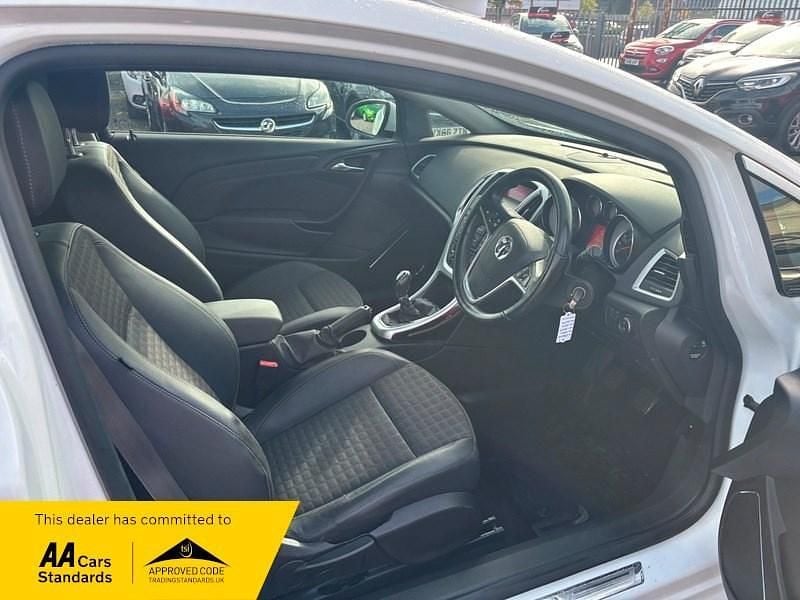 Used Vauxhall Astra GTC SRi 2015 White Hatchback