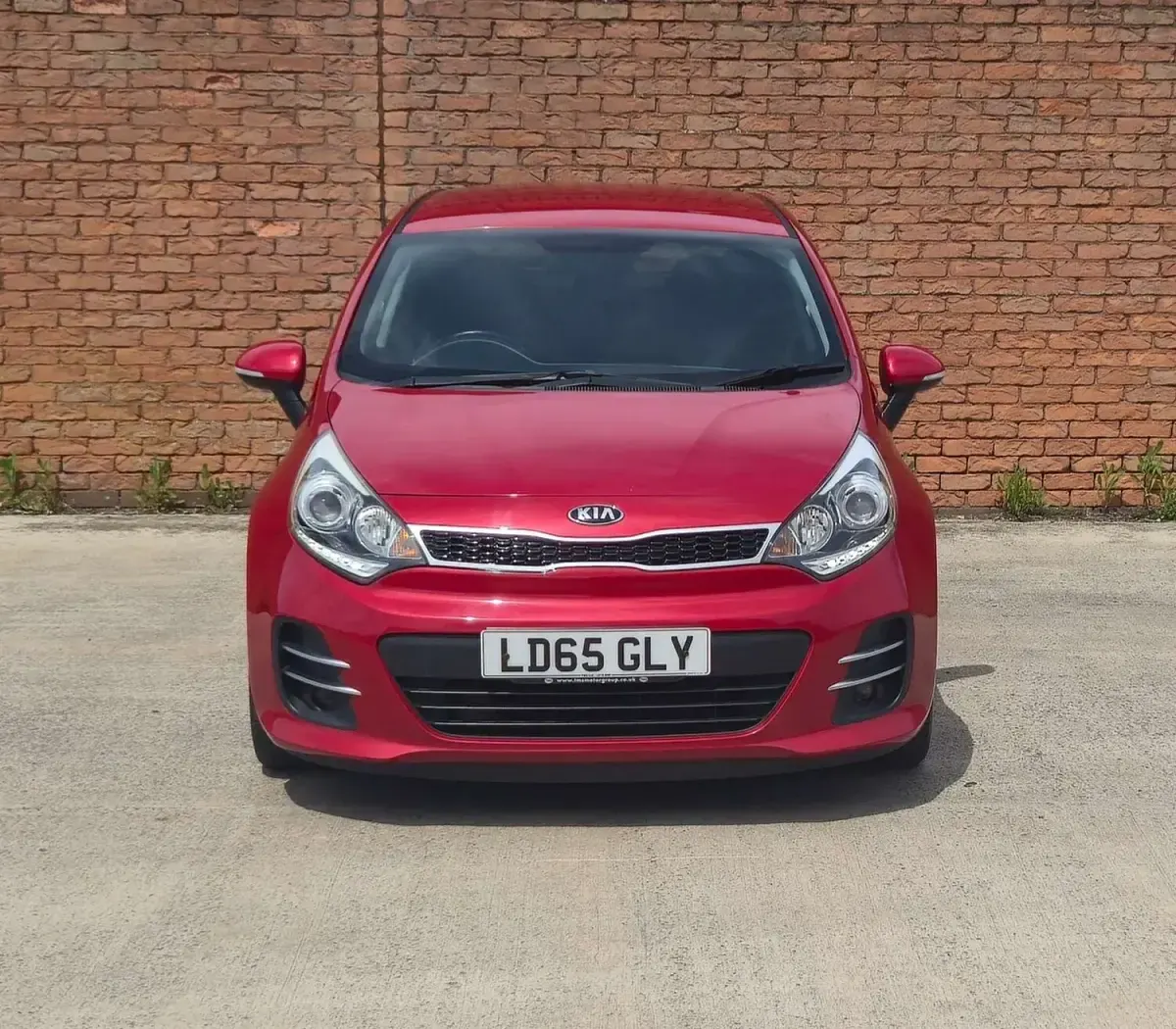 Used Kia Rio 2015 Red Hatchback