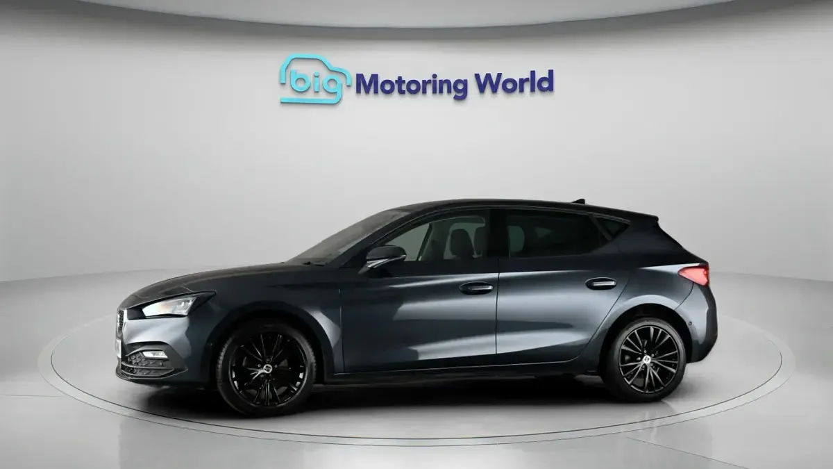 Used Seat Leon SE Dynamic 110 HP (80 kW) 2023 Grey Hatchback